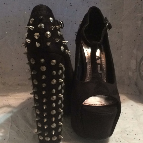 TRAFFIC Black Suede platforms Sandals Size 7 - Picture 1 of 8
